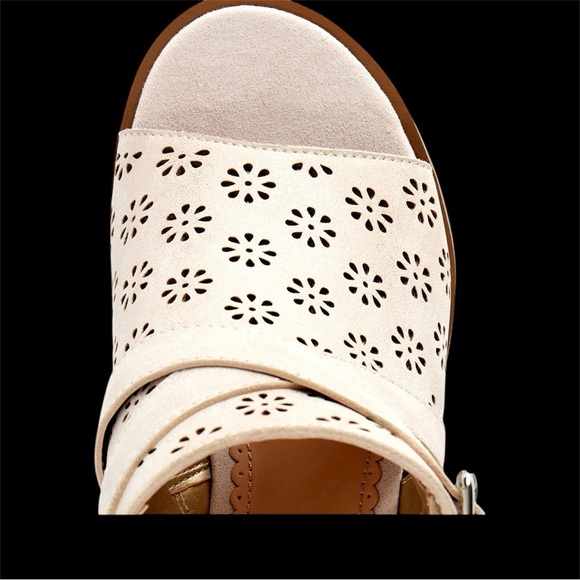 Wonder Nation Dress Sandal - Picture 5 of 6